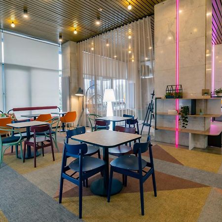 Chillout Dorm Poznanアパートホテル エクステリア 写真
