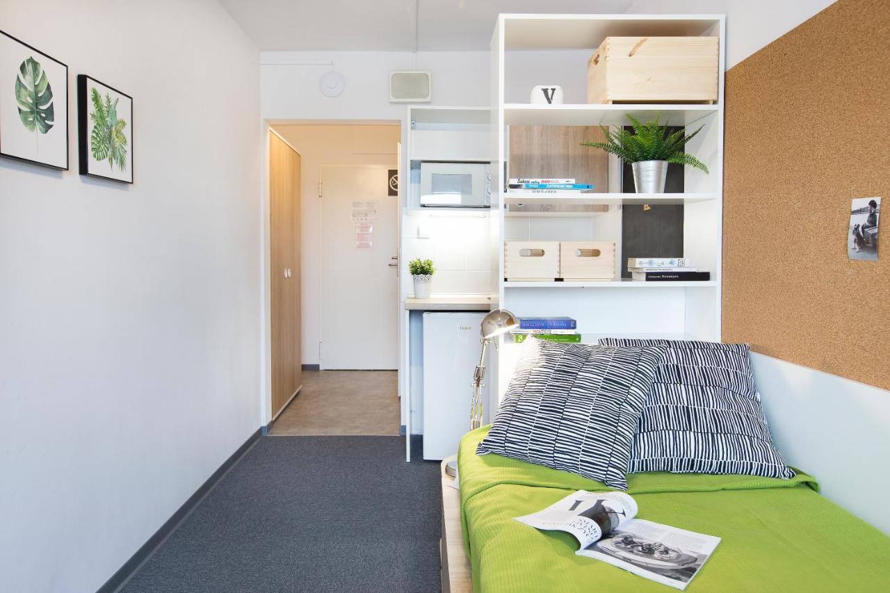 Chillout Dorm Poznanアパートホテル エクステリア 写真